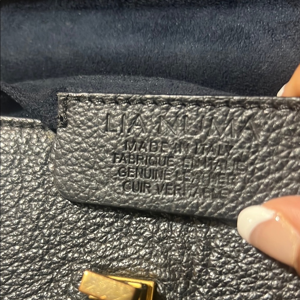 Elegant Black Leather Satchel - Picture 8 of 8